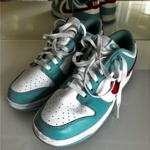 Nike size men’s 8, slight dirt on the toe caps. Worn one time.